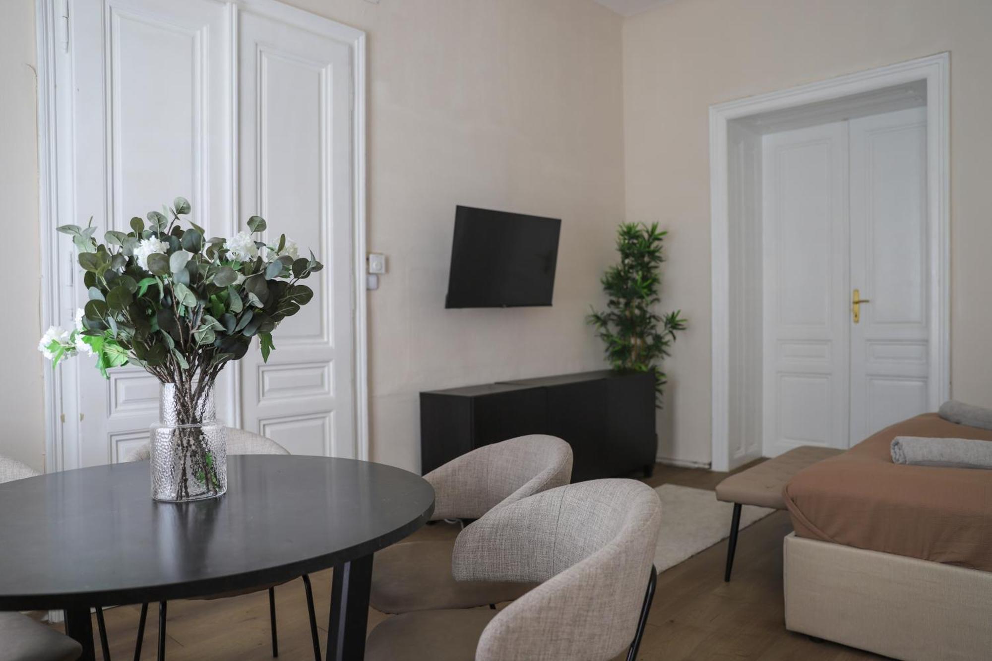 Spacious Apartment, 3 Min To U6 Metro Wenen Buitenkant foto